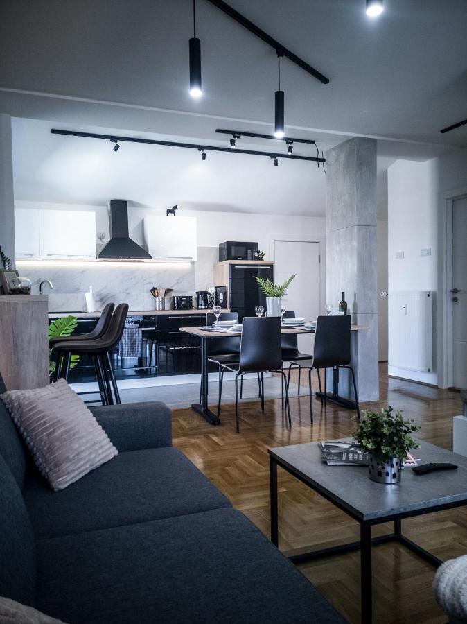 Raw Industrial City Apartment ซูโบติกา ภายนอก รูปภาพ
